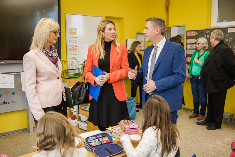 Besuch der Grundschule Hafenlohr mit Sozialministerin Ulrike Scharf und Kultusstaatssekretärin Anna Stolz