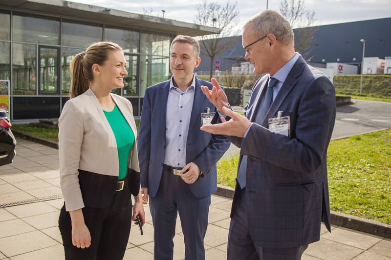 Betriebsbesuch bei der Firma Hilite mit Digitalministerin Judith Gerlach