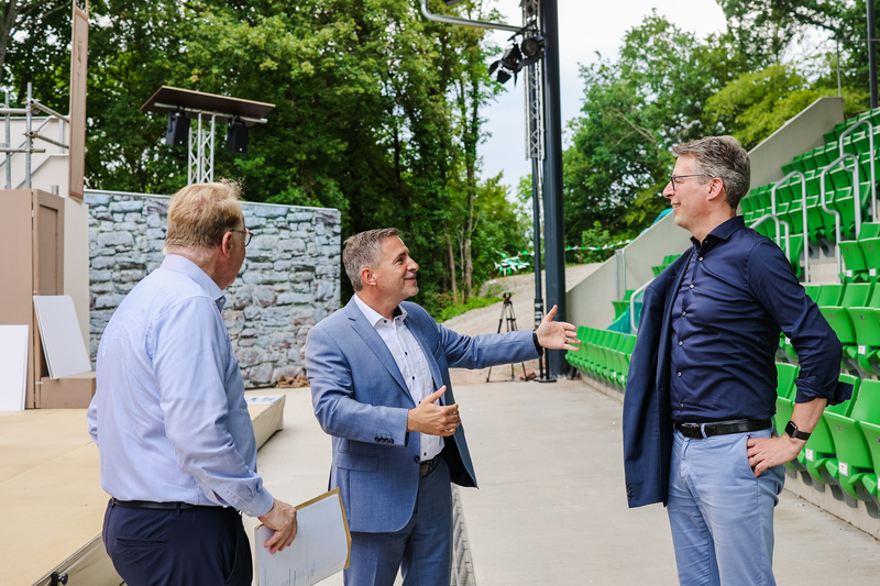 Besuch der Spielstätte der Scherenburgfestspiele in Gemünden mit Staatsminister Markus Blume