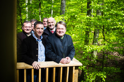 Einweihung des Aussichtsturms im Guttenberger Forst mit Landwirtschaftsminister Helmut Brunner, Manfred Ländner, MdL, Landrat Eberhard Nuß und Paul Lehrieder, MdB