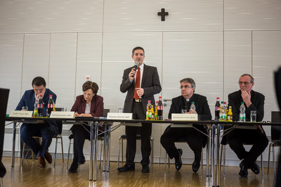 Fortsetzung des Dialogforums zur Kinderbetreuung in Himmelstadt mit Sozialministerin Emilia Müller, Steffen Vogel, MdL, Domkapitular Clemens Bieder und Michael Deckert (Caritasverband Unterfranken)