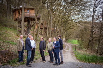 Besichtigung des Baumhotels in Gräfendorf