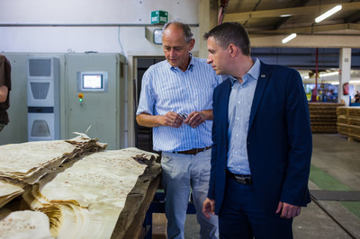 Betriebsbesuch beim Furnierwerk Fritz Kohl in Karlstadt