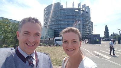 Besuch unserer gemeinsamen Reisegruppe im Europaparlament in Straßburg mit meiner Kollegin Judith Gerlach
