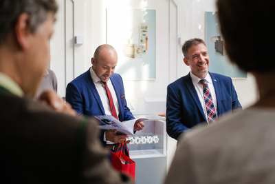 Betriebsbesuch bei Fertig Motors in Marktheidenfeld mit MdB Alexander Hoffmann