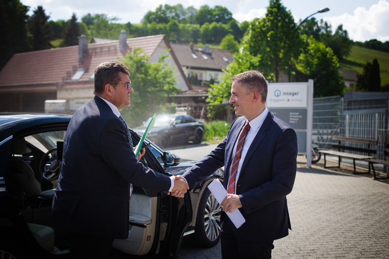 Wirtschaftsminister Franz-Josef Pschierer zur Gast in Aura bei der Lake Region Medical GmbH