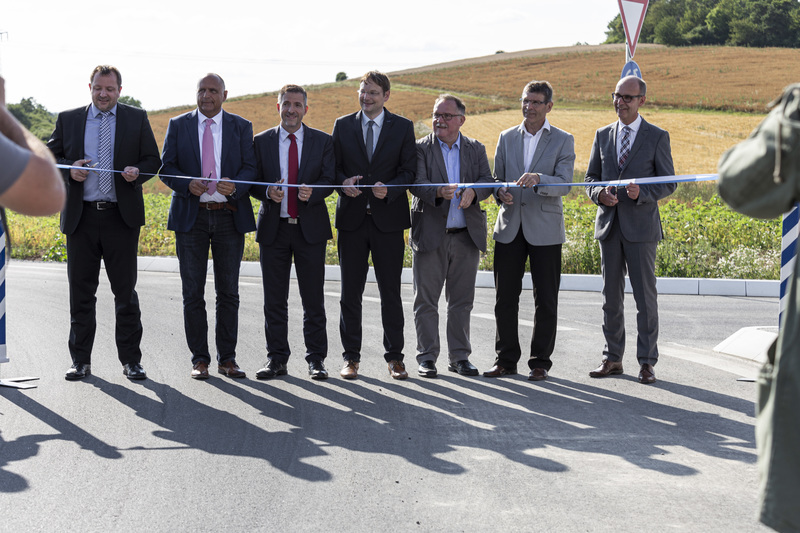 Verkehrsfreigabe des Kreisels bei Karbach mit dem bayerischen Verkehrsminister Dr. Hans Reichhart
(Bild Tom Bauer  AD PHOTOGRAPHY)